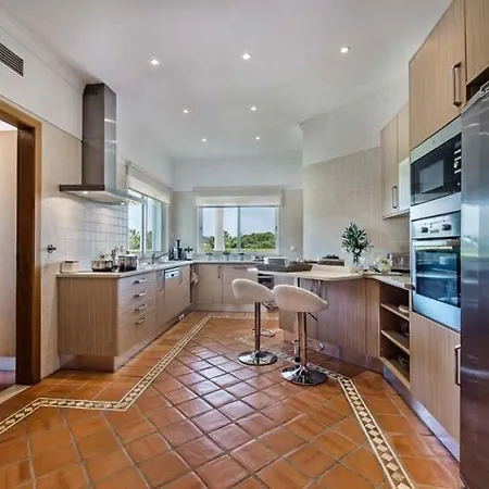 Sleeps 14 With Pool Air Con And Wifi Villa