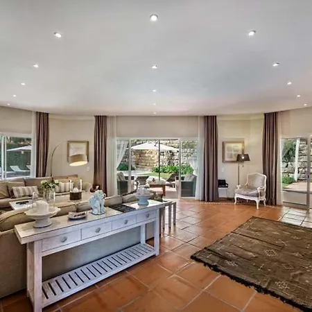 Sleeps 14 With Pool Air Con And Wifi Villa *