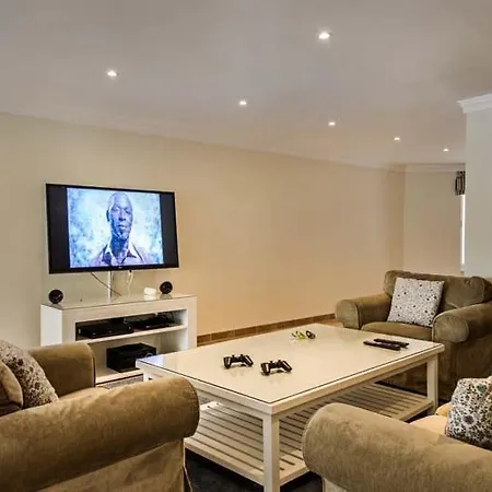 Sleeps 14 With Pool Air Con And Wifi Villa Quinta do Lago