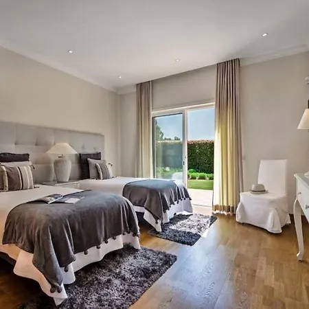 Sleeps 14 With Pool Air Con And Wifi *