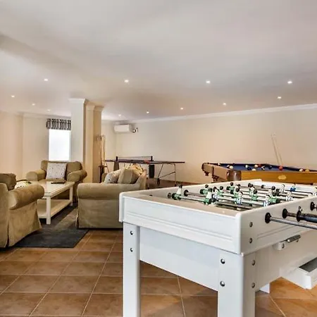 Villa Sleeps 14 With Pool Air Con And Wifi