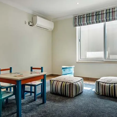 Sleeps 14 With Pool Air Con And Wifi