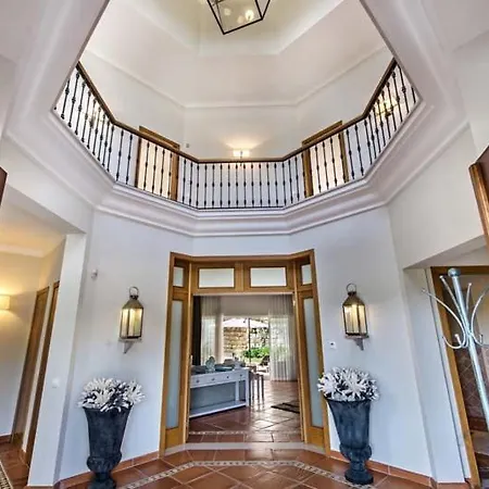 Villa Sleeps 14 With Pool Air Con And Wifi *