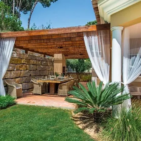 Villa Sleeps 14 With Pool Air Con And Wifi
