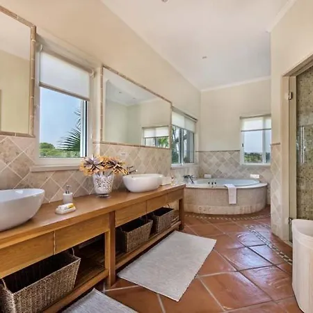 Sleeps 14 With Pool Air Con And Wifi Quinta do Lago