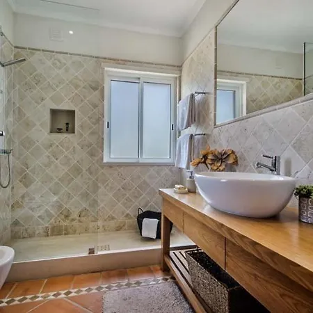 Sleeps 14 With Pool Air Con And Wifi Vila *
