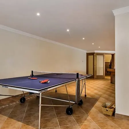 Sleeps 14 With Pool Air Con And Wifi Vila *